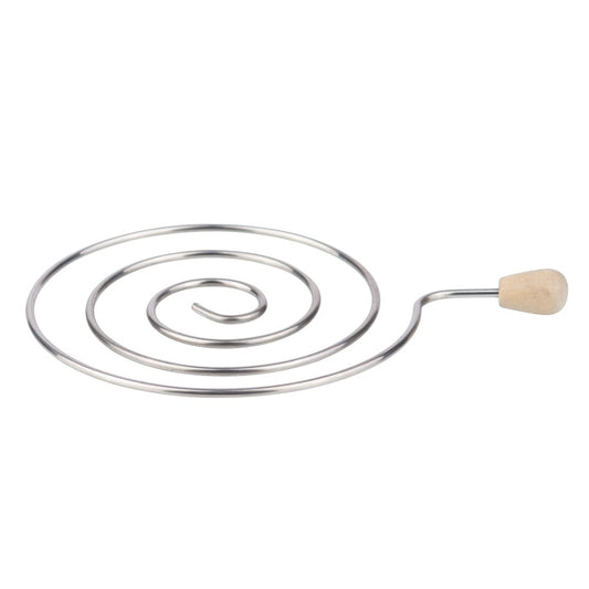 Flavor Saver warmteregelaar met houten handvat gebruikt op shisha folie met gloeiende kolen voor gelijkmatige warmteverdeling