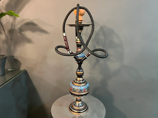 Siliconen en traditionele waterpijpslangen met mondstukken – detailopname voor optimale airflow