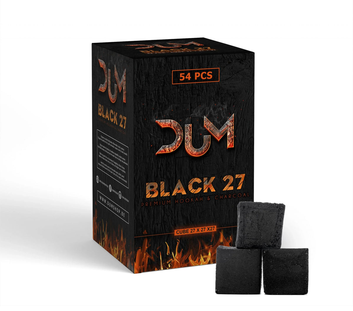 Doos DUM Black 27 met daarvoor drie losse kokoskolen in kubusvorm, matzwarte blokjes van 27 millimeter met de korrelige breuk van geperste kokosschaal.