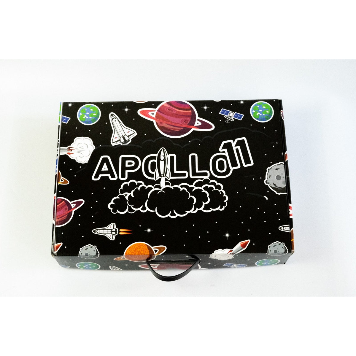 Bedrukte draagdoos met ruimtevaartmotief waarin de Apollo 11 waterpijpset wordt geleverd