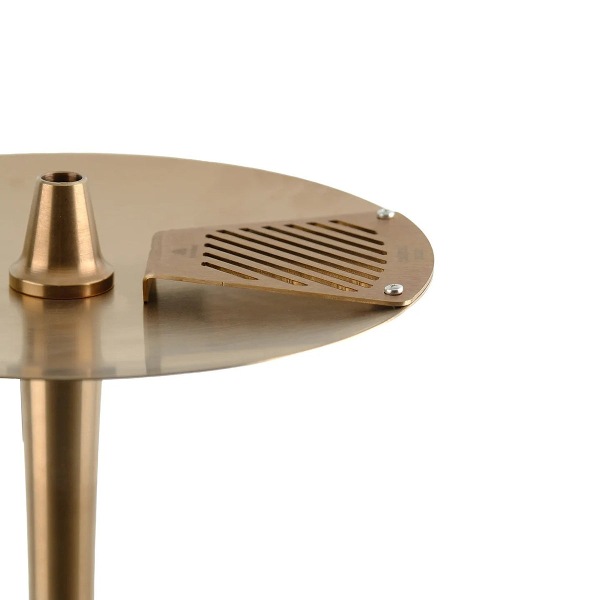 Bronze-coloured tray of the Oduman Cosmo with its built-in charcoal holder
