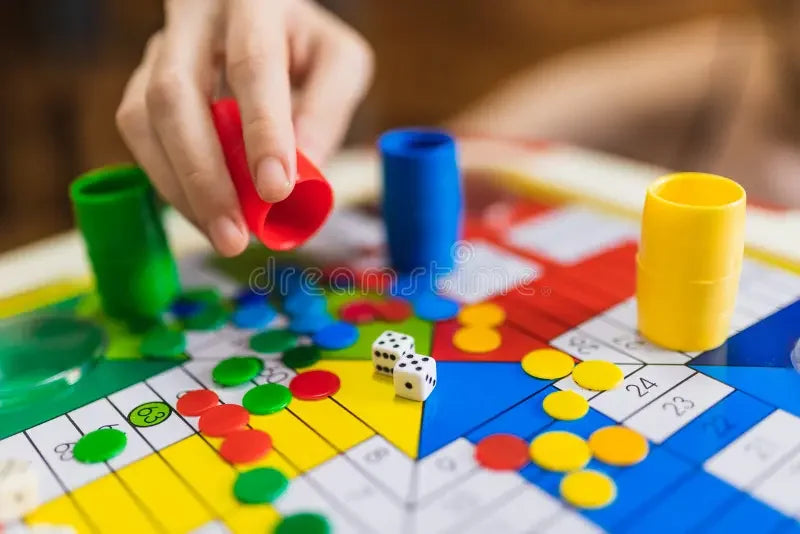 Pachisi spelbord glas 44cm met kleurrijke speelstukken